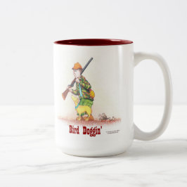 Bird Doggin' a whimsical look at a hunter and dog Zweifarbige Tasse