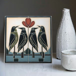 Bird Family Mackintosh Art Deco Jugendstil-Deco Fliese<br><div class="desc">Diese Keramik-Kachel weist eine kleine Vogelfamilie auf, und die Blumenmuster erinnern an den typischen Mackintosh-Stil. Er war ein prominenter schottischer Architekt, Designer und Künstler der Jugendstil-Bewegung. Seine Arbeit zeichnet sich durch klare Linien, geometrische Formen und ein starkes Gefühl der Symmetrie aus. Diese Elemente sind in unserer Sammlung von Keramiken-Fliesen wunderschön...</div>
