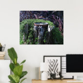 Birdbath on Tree Stump Poster (Heimbüro)