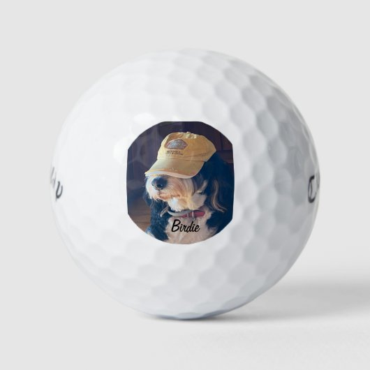 Birdie in einem gelben Golf-Hutgolfbälle Golfball (Vorderseite)