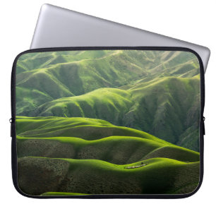 BIRD'S AUGENFOTOGRAPH DER GRÜNEN BERGE LAPTOPSCHUTZHÜLLE