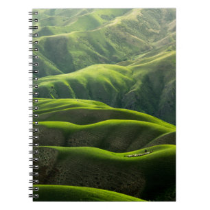 BIRD'S AUGENFOTOGRAPH DER GRÜNEN BERGE NOTIZBLOCK