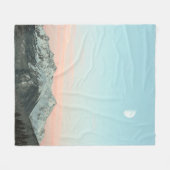 BIRD'S EYE VIEW OF MOUNTAIN PEAKS UNDER BLUE SKY FLEECEDECKE (Vorderseite (Horizontal))