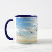 Birds in flight over the ocean tasse (Links)