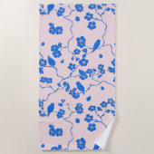 Birnen auf Kirschblüten Blau auf Weiß Strandtuch (Vorderseite)