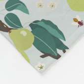 Birnen & Bienen in einem botanischen Blumengarten  Fleecedecke (Ecke)