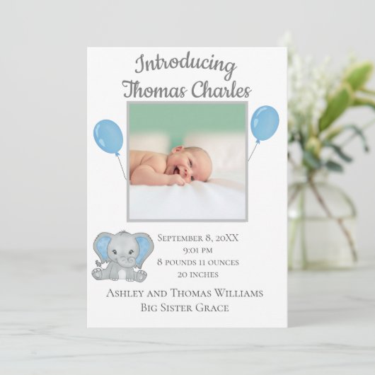 Birth Stats Baby Boy Blue Elephant Baby Ankündigung (Stehend Vorderseite)