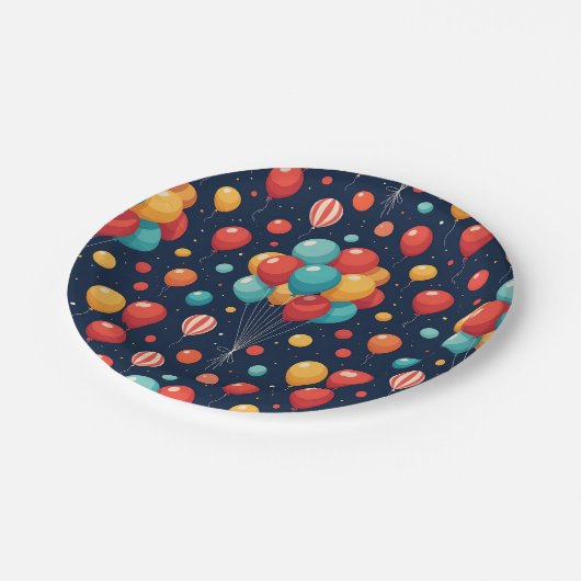 Birthday Balloon Design Pappteller (Schrägansicht)