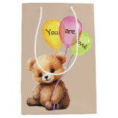 Birthday Bär mit Party Balloons Mittlere Geschenktüte (Vorderseite)