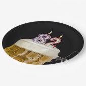 Birthday Beer auf schwarzer Papierplatte Pappteller (Schrägansicht)