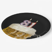 Birthday Beer auf schwarzer Papierplatte Pappteller (Schrägansicht)