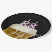 Birthday Beer auf schwarzer Papierplatte Pappteller (Schrägansicht)