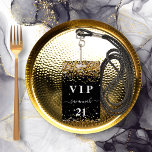 Birthday Black Gold Glitzer Staubname Vip Ausweis<br><div class="desc">Ein modernes, stilvolles und glamouröses Abzeichen für eine 21. Geburtstagsfeier (oder jedes Alter). Ein modernes, stilvolles und glamouröses Abzeichen für eine 21. Geburtstagsfeier (oder jedes Alter). Ein schwarzer Hintergrund mit Imitaten goldenen Glitzer Staub. Mit dem Text: VIP. Personalisieren und hinzufügen von Name, Alter, Adresse/Datum. Der Name wird mit einem modernen...</div>