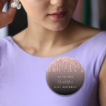 Birthday Black Rose Gold Glitzer Tropfen Name Button<br><div class="desc">Für eine 21. Geburtstagsparty (oder jedes Alter). Ein schwarzer, Gradienten Kaffee latte gefärbte Untergrund mit Rose Gold Imitate Gold Glitzer Tropfen, Farbe Tropfen aussehen. Personalisieren und fügen Sie ein Datum, einen Namen und ein Alter. Der Name wird mit einem handgeschriebenen Stilskript geschrieben. Ideal als Gastgeschenk oder Save the Date Erinnerung...</div>