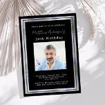 Birthday Black silber Foto Luxus Einladung<br><div class="desc">Eine elegante,  moderne,  einfache Geburtstagseinladung. Ein schwarzer Hintergrund mit silbernen Imitaten. Personalisieren und fügen Sie einen Namen und Details des Fotos hinzu. Weißer Text.</div>