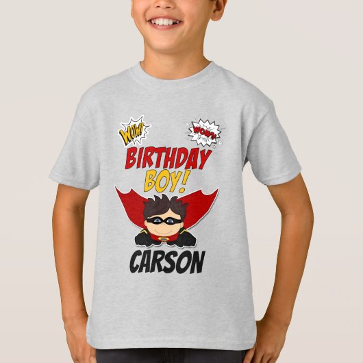 Birthday Boy Comic Book Superhero mit Name T-Shirt (Vorderseite)