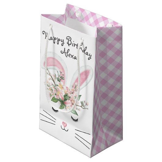 Birthday Bunny mit Blume und Gingham Kleine Geschenktüte (Vorderseite Schrägansicht)