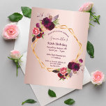 Birthday burgundy Rose Gold Einladung Postkarte<br><div class="desc">Im Vordergrund: Eine Einladung zu einer 50. (oder einem beliebigen Alter) Geburtstagsfeier. Eine elegante und trendige Rose Gold Imitate metallisch aussehend Hintergrund mit einem vergoldeten geometrischen Rahmen von Imitaten. Die Einrichtung besteht aus dunklen, lila und bordeauxfarbenen Blume, Rose und Boho-Federn. Vorlagen für einen Namen und Party Details. Der Name wird...</div>