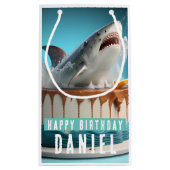 Birthday Cake zum Thema Hai Kleine Geschenktüte (Rückseite)