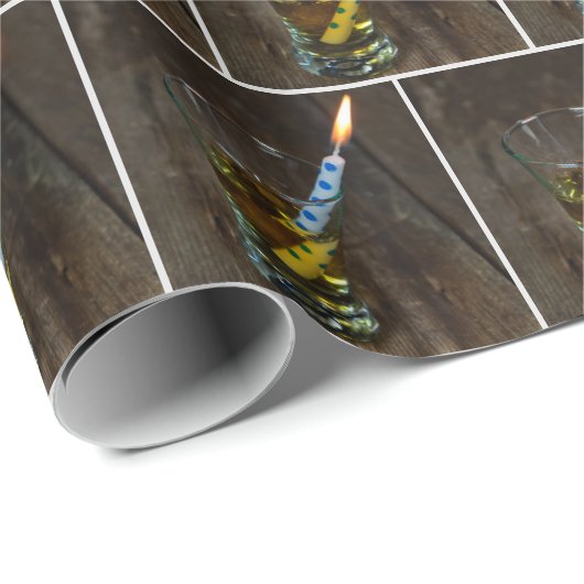 Birthday Candle in Whiskey Geschenkpapier (Rolleneckpunkt)
