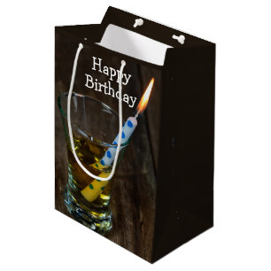 Birthday Candle in Whiskey Glass Medium Gift Bag Mittlere Geschenktüte