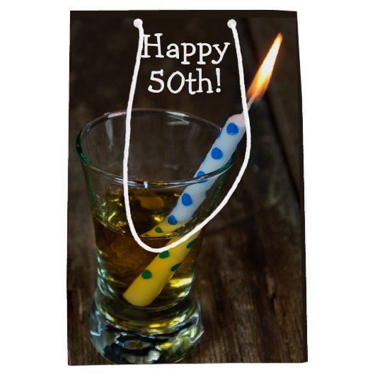Birthday Candle in Whiskey Glass Mittlere Geschenktüte (Vorderseite)