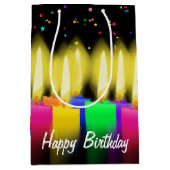 Birthday Candles and Confetti on Black Mittlere Geschenktüte (Vorderseite)