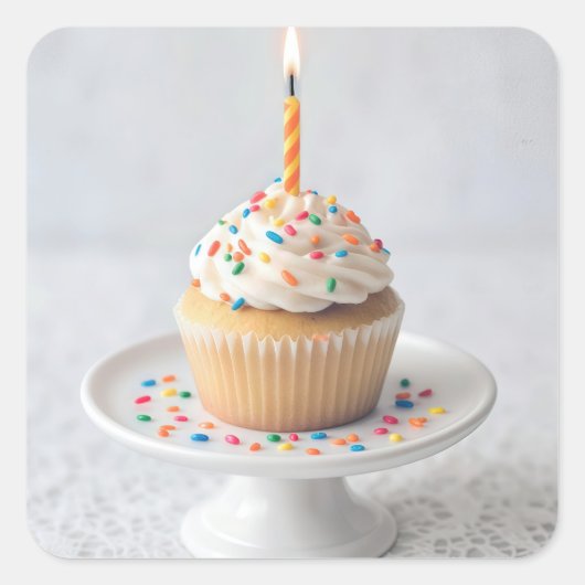 Birthday Cupcake with a Candle Quadratischer Aufkleber (Vorderseite)