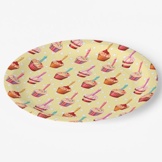 Birthday Cupcakes and Polka Dot Pappteller (Schrägansicht)