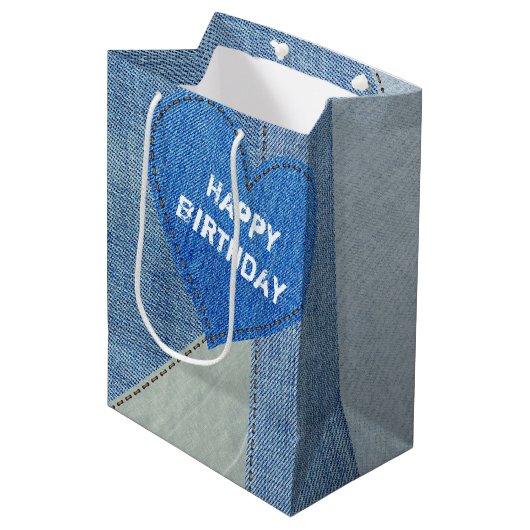 Birthday Denim Heart Mittlere Geschenktüte (Vorderseite Schrägansicht)