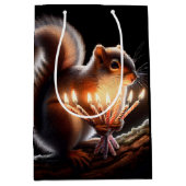 Birthday Eichhörnchen mit leuchtenden Kerzen Mittlere Geschenktüte (Vorderseite)