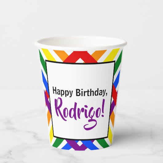 Birthday-Ereignis mit markierten Rainbow-Farben Pappbecher (Vorderseite)