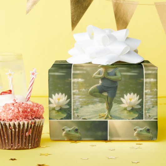 Birthday Frog In Yoga Pose Geschenkpapier (Geburtstagsparty)
