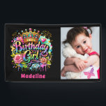 Birthday Girl Kids Pink Aquamarin Graffiti Foto Banner<br><div class="desc">Feiern Sie stilvoll mit diesem Personalisierten Graffiti Birthday Banner - das perfekte Aushängeschild für den besonderen Tag Ihres kleinen Mädchens! Mit einem fett schwarzen Hintergrund und einem lebhaften rosa, aquamarinen und gelben Graffiti-Stil und einem glitzernden Tiara Pop mit Persönlichkeit und Spaß. Im Text steht: "Geburtstagskind." Fügen Sie ihren Namen und...</div>