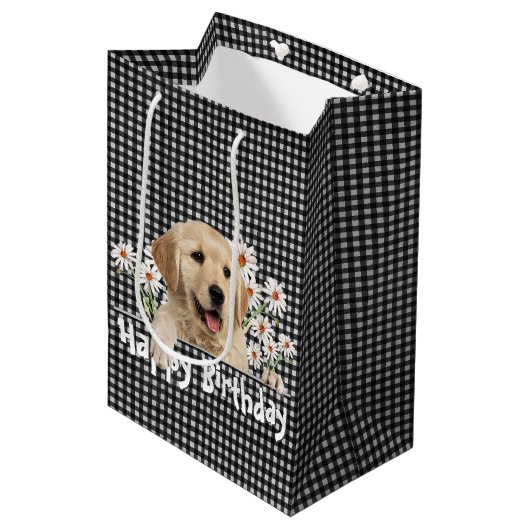 Birthday Golden Retriever auf Gingham Mittlere Geschenktüte (Vorderseite Schrägansicht)