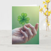 Birthday Hand hält vier Leaf Klee Karte (Gelbe Blume)