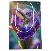 Birthday Hummingbird Splashing in a Iris Mittlere Geschenktüte (Vorderseite)