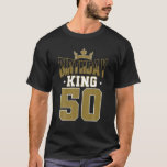 Birthday King 50 Bday Party Celebration 50The Roya T-Shirt<br><div class="desc">Birthday King 50 - Dieses phantastische Königstheater ist perfekt für einen 50-jährigen Feiertag. Ein Junge,  der ein königlicher Themenfreund ist und seinen 50. oder 50. Geburtstag feiern wird. Dieses coole Königsgeburtssaal ist für einen Geburtstagsjungen besonders geeignet. Ideal für eine Geburtstagsfeier,  die eine königliche Geburtstagsfeier mag.</div>