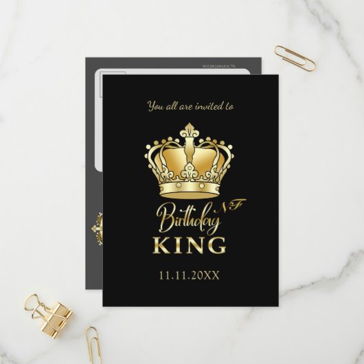 Birthday King Gold Crown Royal Monogram Luxe Einladungspostkarte (Vorderseite/Rückseite Beispiel)