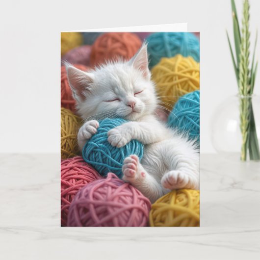 Birthday Kitten in Yarn Balls Karte (Vorderseite)
