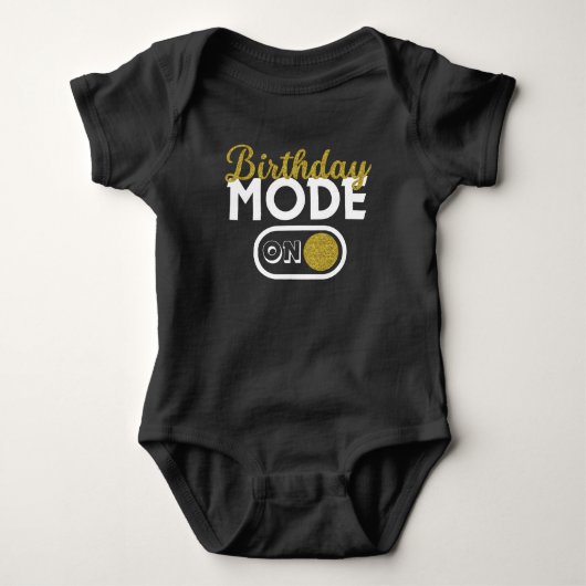 Birthday Mode On Baby Strampler (Vorderseite)