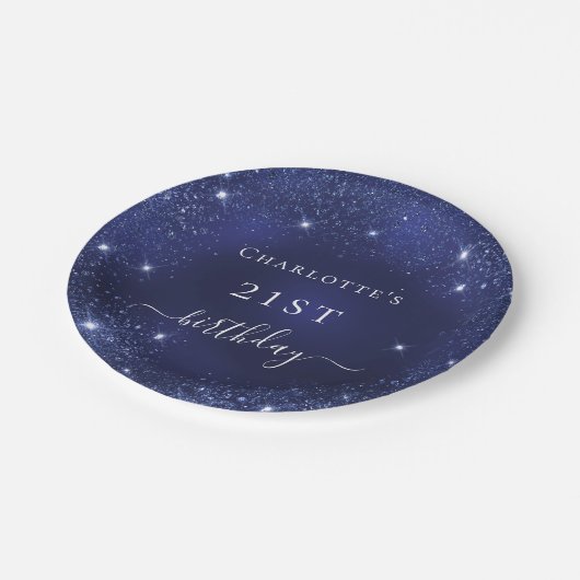 Birthday navy blue glitter dust monogram pappteller (Schrägansicht)