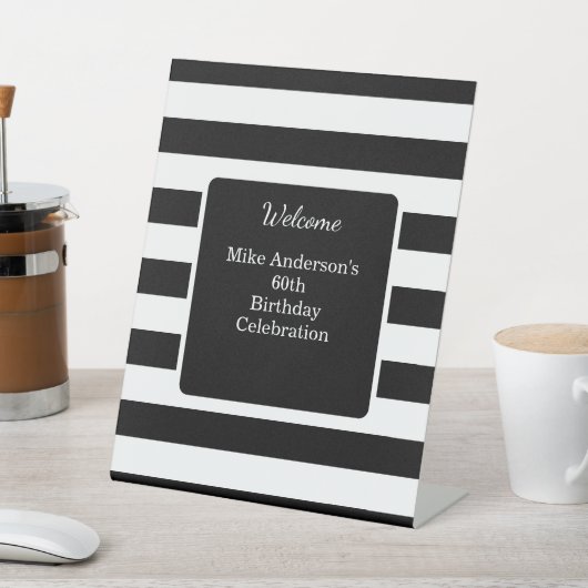 Birthday Party für Schwarze und Weiße Mans Sockelschild (In SItu)