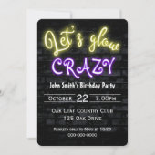 Birthday Party Neon Glow Sign auf Brick Wall Einladung (Vorderseite)