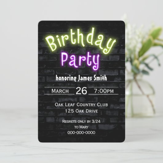 Birthday Party Neon Glow Sign auf Brick Wall Einladung (Stehend Vorderseite)