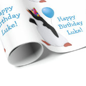 Birthday Pinguin Blue Balloon Name Wrapping Paper Geschenkpapier (Rolleneckpunkt)