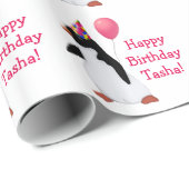 Birthday Pinguin Individuelle Name Wrapping Paper Geschenkpapier (Rolleneckpunkt)