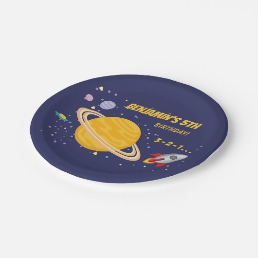 Birthday Planets & Rocket Ship in Outer Space Pappteller (Schrägansicht)
