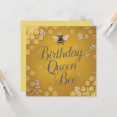Birthday Queen Bee - Stilvolle Gold Honeycomb Desi Karte (Vorderseite/Rückseite Beispiel)