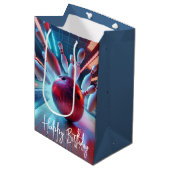 Birthday Red Bowling Ball Strike Mittlere Geschenktüte (Vorderseite Schrägansicht)